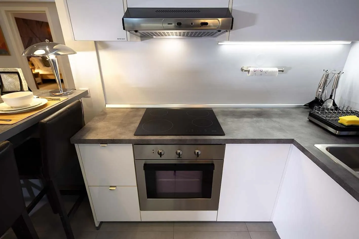 Stellar Retreat Newly Remodeled And Spacious 2Br W Balcony Apartment Bucharest