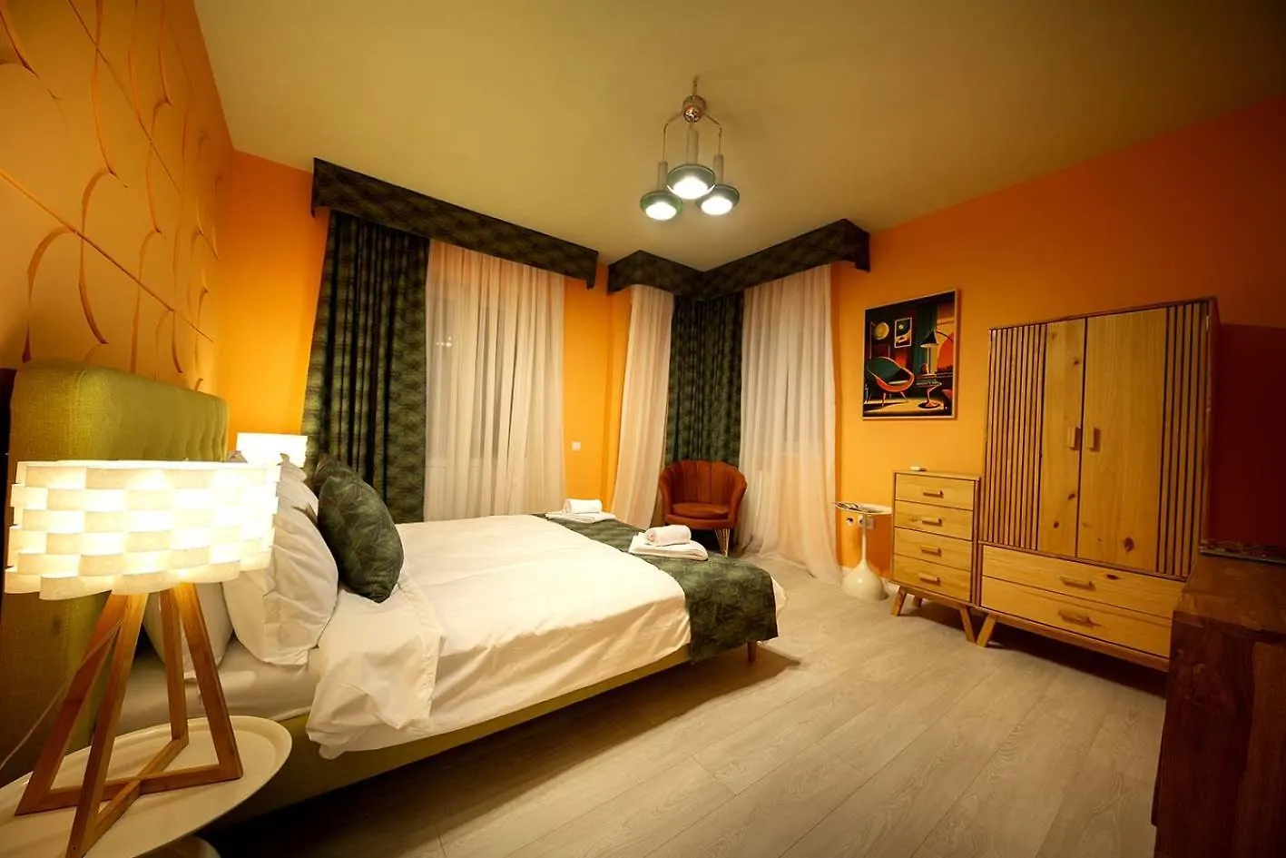 Stellar Retreat Newly Remodeled And Spacious 2Br W Balcony Apartment Bucharest 0*,